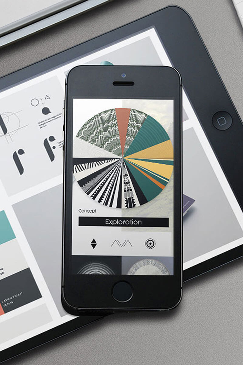 Studente di Communication Design al lavoro su un progetto di web design