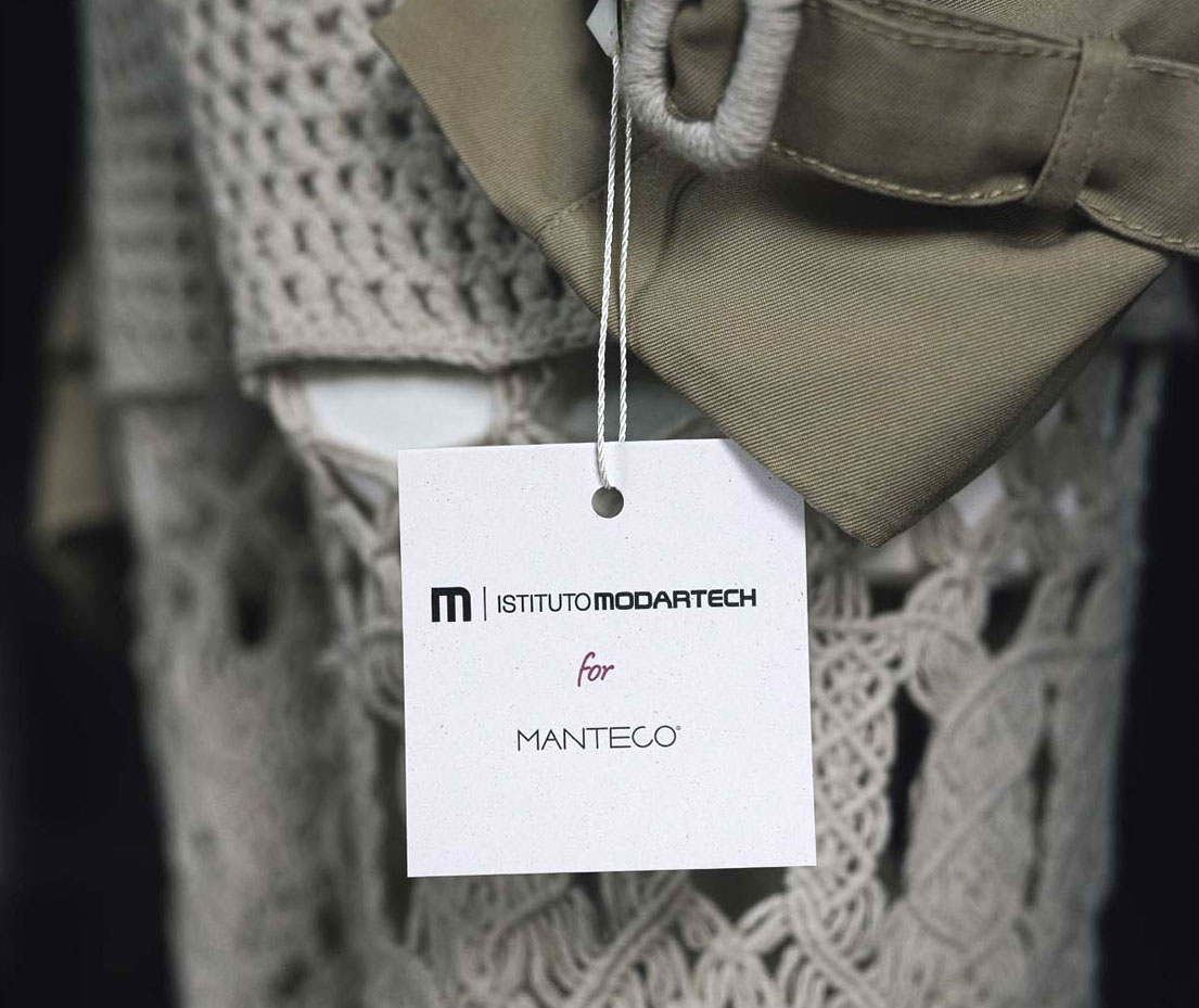 Moodboard di fashion styling con ispirazioni, tessuti e palette di colori coordinati